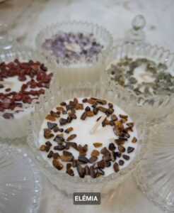 Соєва свічка ELÉMIA для стихії Вогню з каменем тигрове око у кришталевій баночці